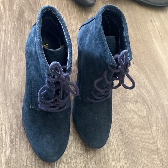 Like New Nine West lace up blue booties size 6 - Picture 2 of 5